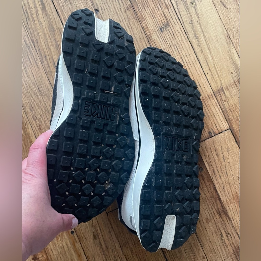 Nike White and Black Women's Sneakers - Picture 6 of 7